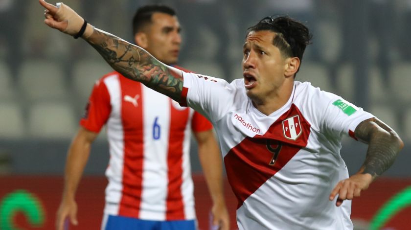 Primer objetivo cumplido: Perú derrotó 2-0 a Paraguay con goles de Lapadula y Yotún y disputará el repechaje