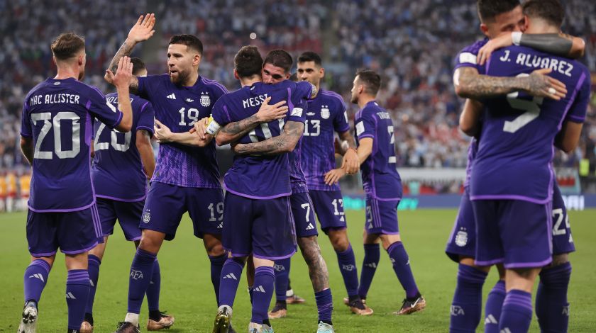 Qatar 2022: Argentina derrotó 2-0 a Polonia tras un formidable segundo tiempo y está en 8vos de final