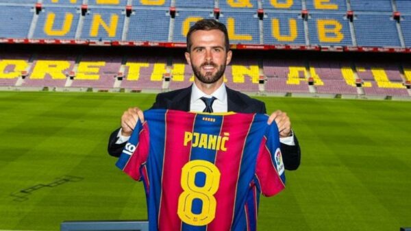 Barcelona hizo oficial la contratación de Miralem Pjanić en el Camp Nou