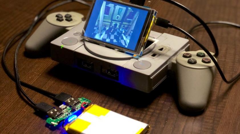 ¿Se puede convertir un PlayStation Clásico en consola portátil? Mira lo que hizo este ciudadano japonés (FOTOS)