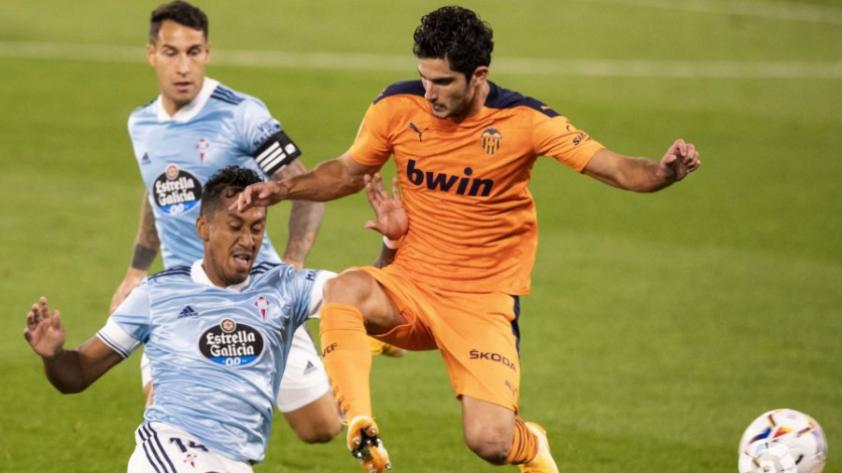 Renato Tapia salió lesionado en el triunfo del Celta de Vigo por 2-1 ante Valencia por la segunda jornada de La Liga