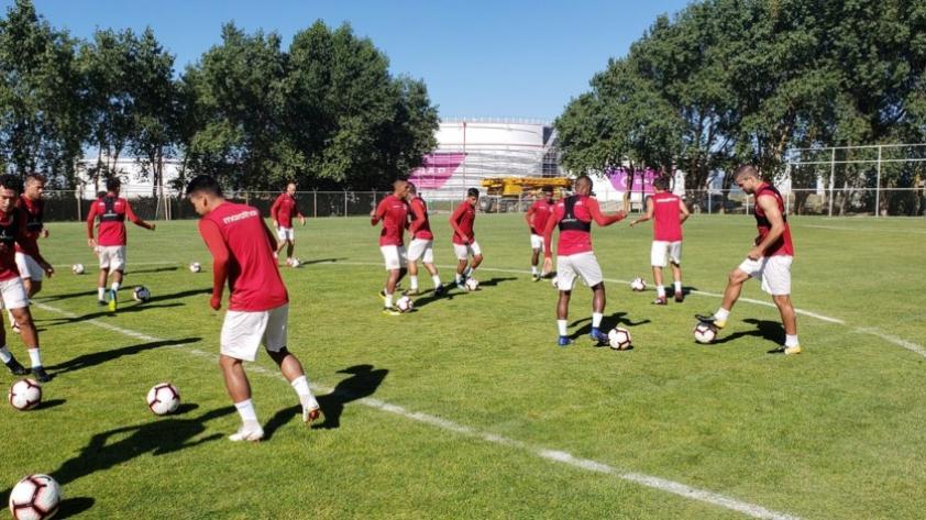 Universitario entrenó en Chile y quedó listo para afrontar su primer amistoso del año contra la U. de Chile (FOTOS)