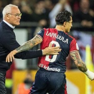 Gianluca Lapadula Jogador Benevento Durante Partida Campeonato Italiano  Série Entre — Fotografia de Stock Editorial © VincenzoIzzo #535950414