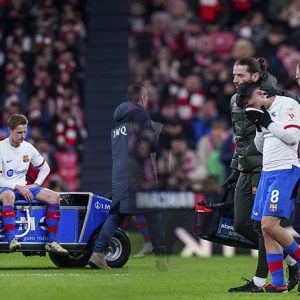 Durante el juego entre Barcelona y Athletic, De Jong y Pedri fueron reemplazados en la primera parte a causa de molestias físicas.