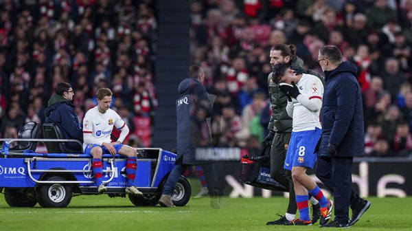 Durante el juego entre Barcelona y Athletic, De Jong y Pedri fueron reemplazados en la primera parte a causa de molestias físicas.