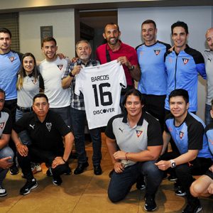 El 'Pirata' tuvo un emotivo reencuentro en Lima con el cuerpo técnico y jugadores de Liga de Quito.
