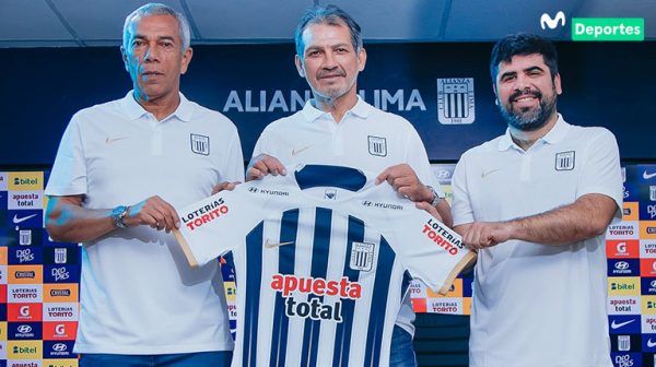 Franco Navarro fue presentado por todo lo alto como nuevo director deportivo de Alianza Lima de cara a la próxima temporada.