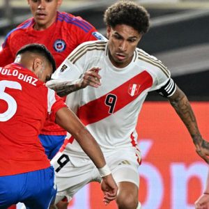 La selección peruana tuvo un duro enfrentamiento ante su similar de Chile en el marco de la fecha 12 de las Clasificatorias.