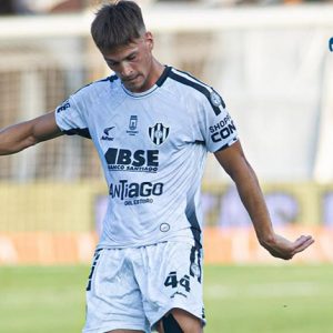 La fallida incorporación del volante argentino Brian Farioli a Alianza Lima sigue generando controversia.